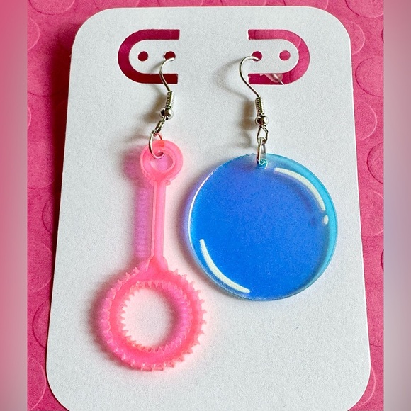 New Neon Pink Bubbles Wand & Iridescent Bubble Funky Retro 80s Vibe Earrings - Picture 4 of 5